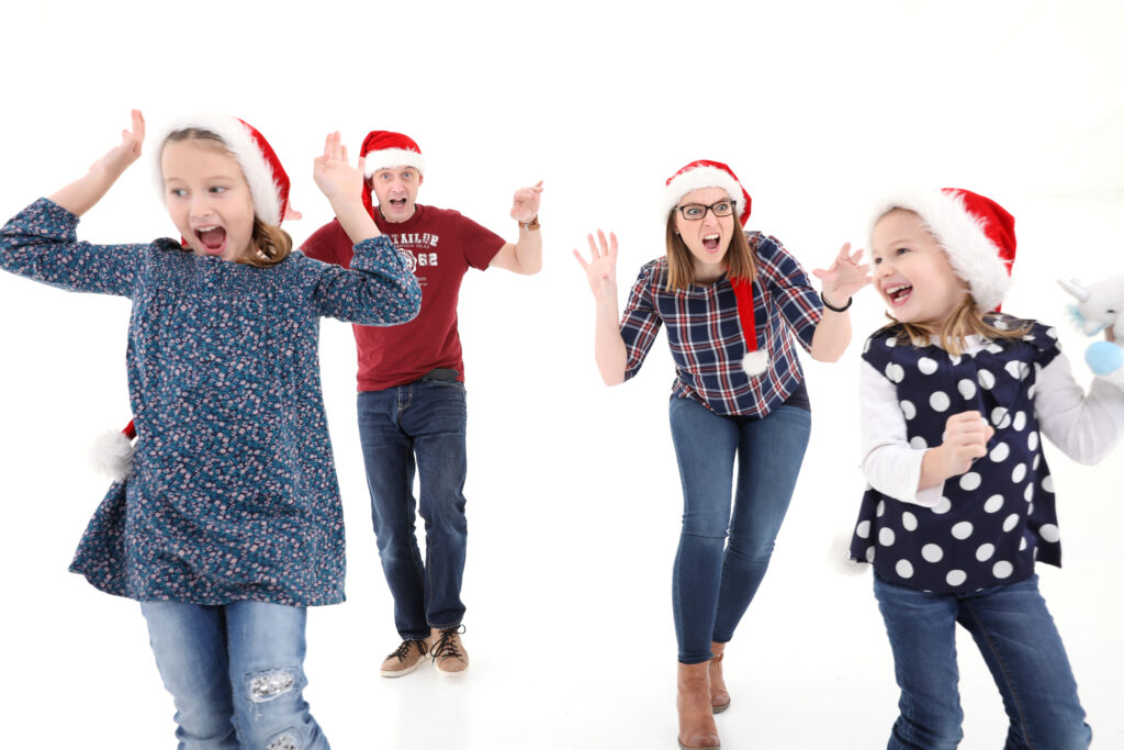 Weihnachtsfotostudio Wien Familie - Die schönsten Weihnachtsfotos für deine Familie!
Die Weihnachtszeit ist die perfekte Gelegenheit, um mit der Familie zusammenzukommen und die besonderen Momente festzuhalten.